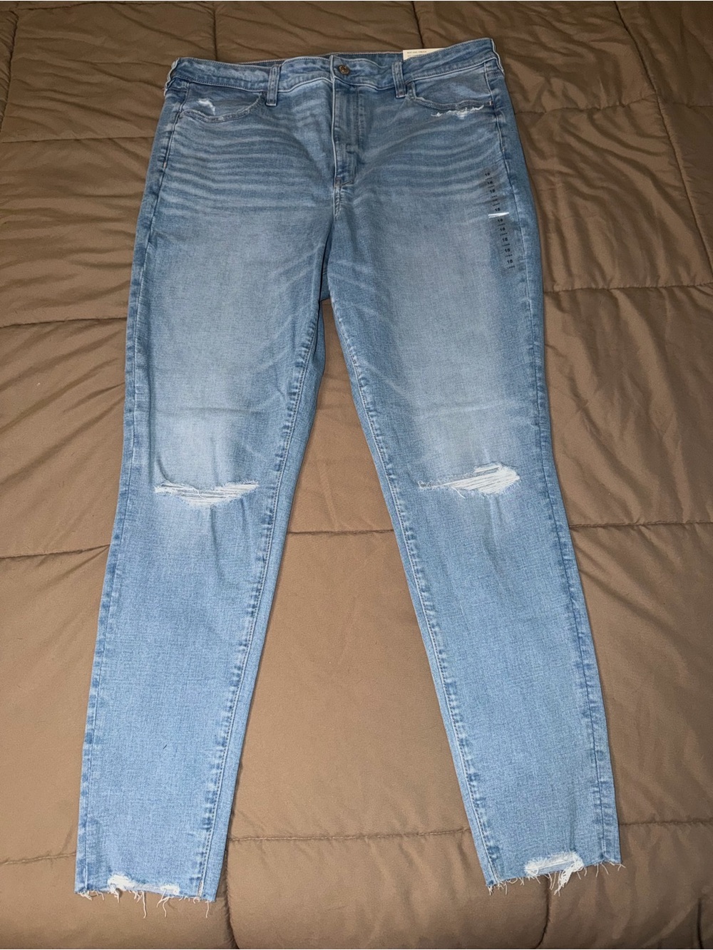 American Eagle Next Level Stretch Super High Rise Distressed Jeggings